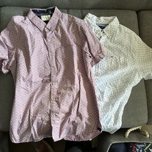 2 men’s short sleeve button up shirts